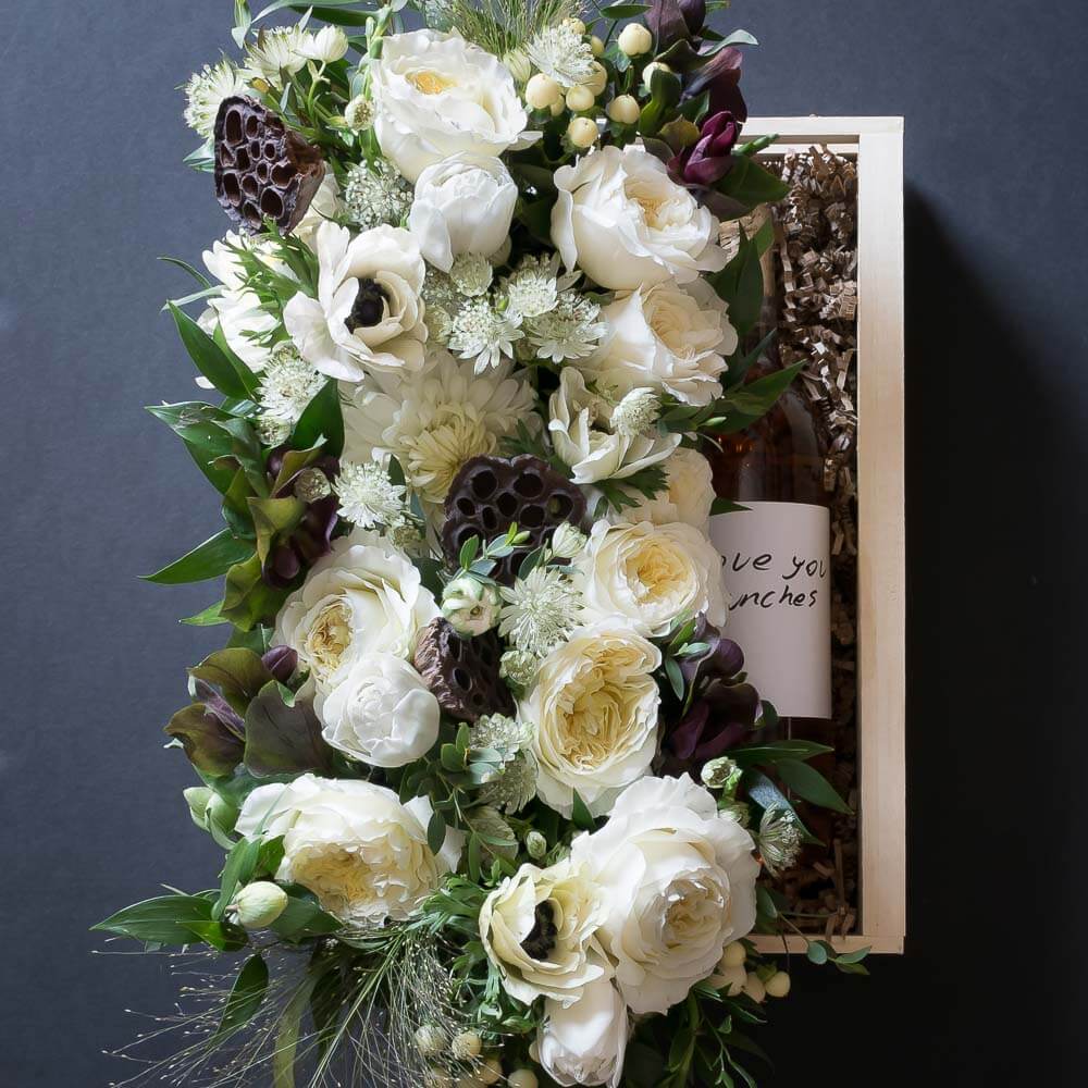 Jardin Floral gift box with white roses and burgundy flowers