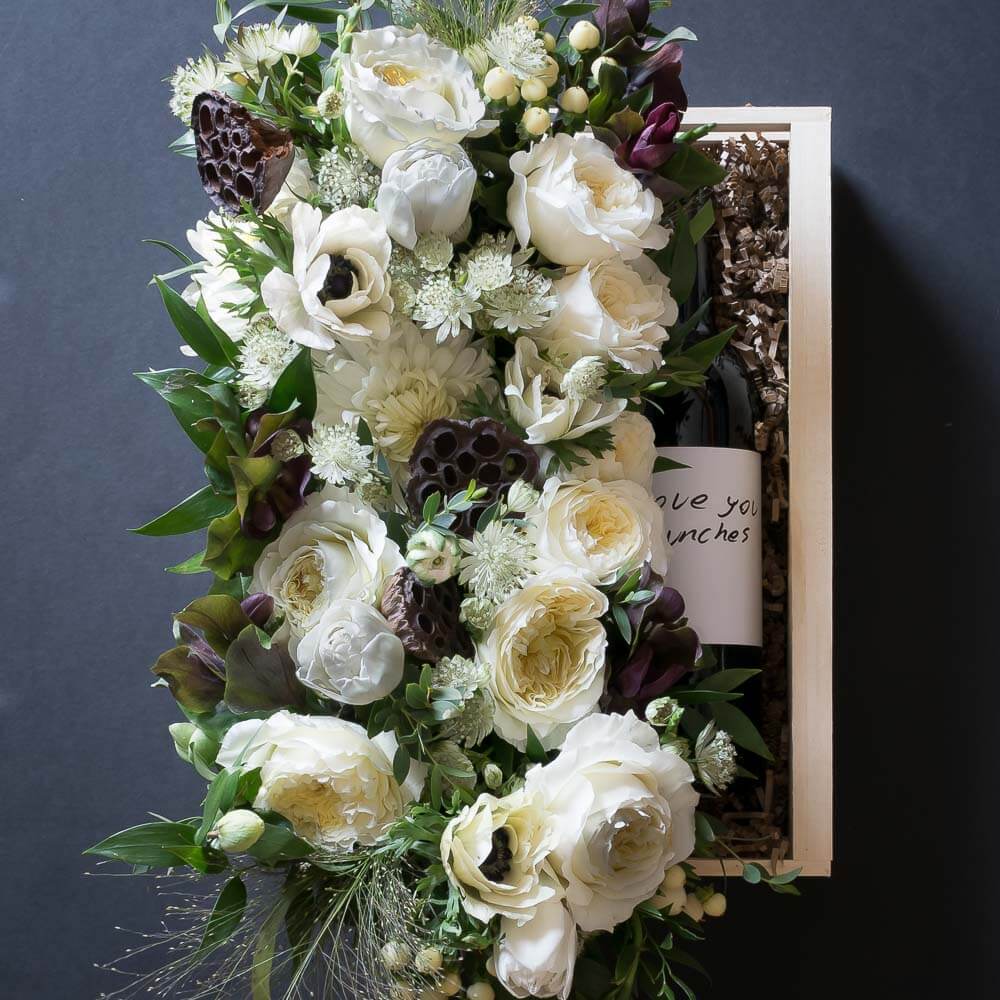 Jardin Floral gift box with white roses and burgundy flowers