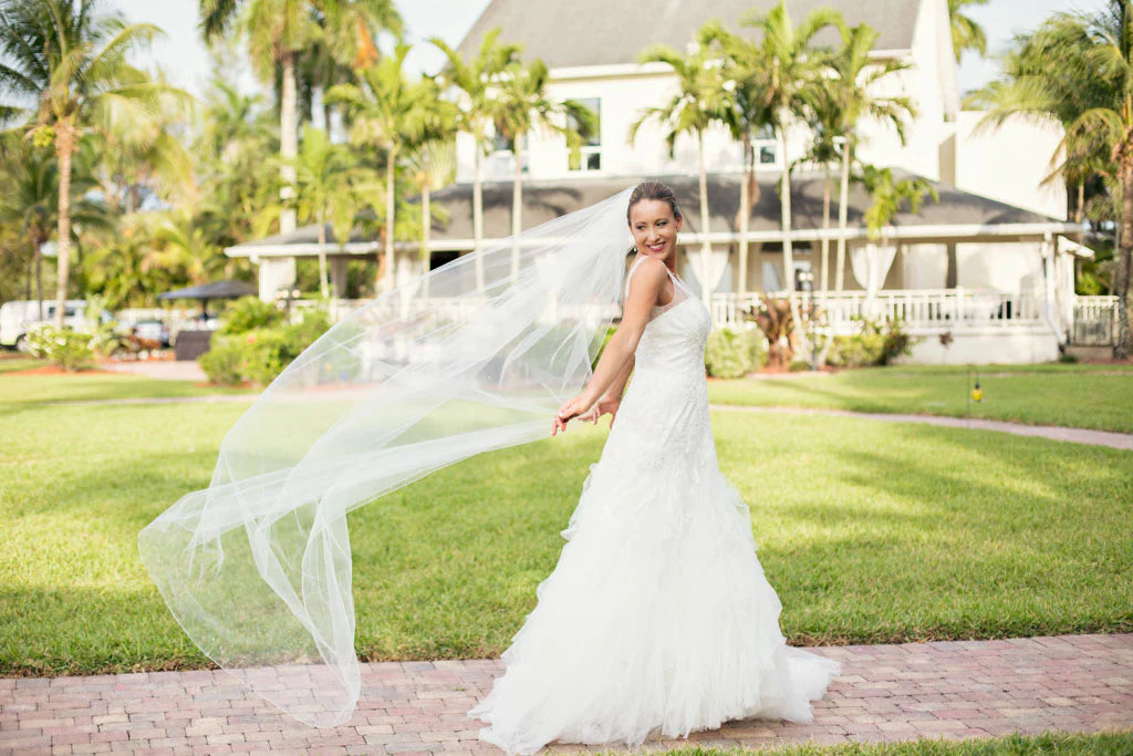 Aimee Rossi Photography | Bride dancing