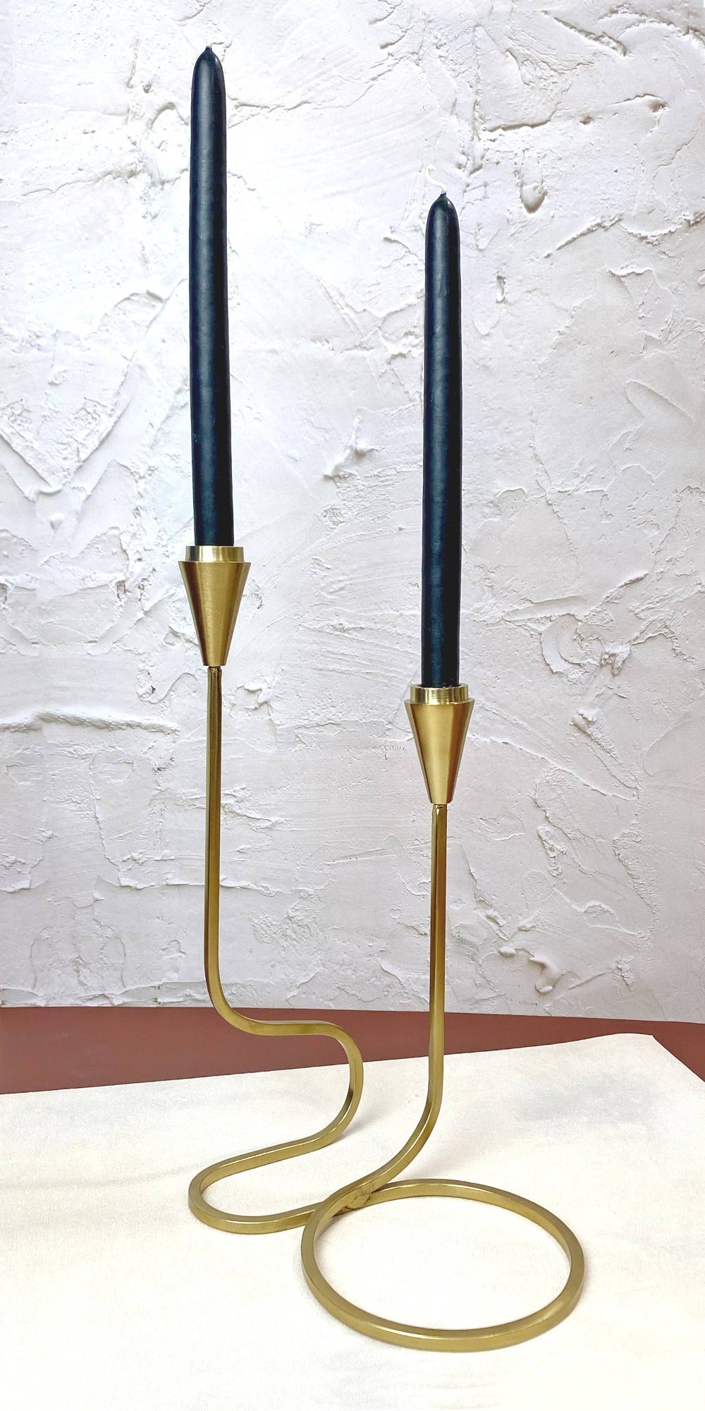 Gold Loop iron candle holder